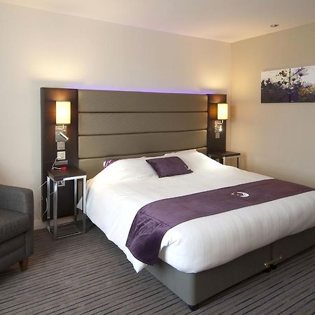Premier Inn Харлоу Экстерьер фото