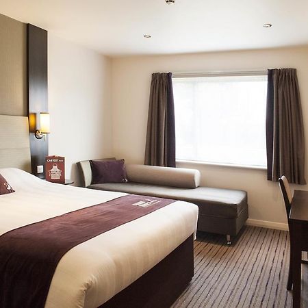 Premier Inn Харлоу Экстерьер фото
