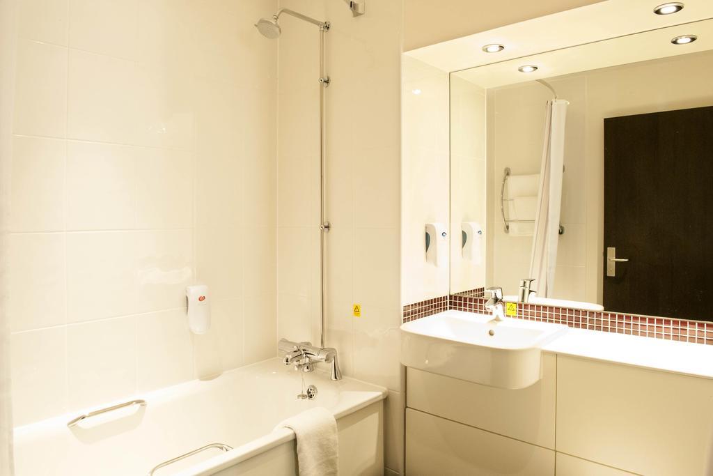Premier Inn Харлоу Номер фото