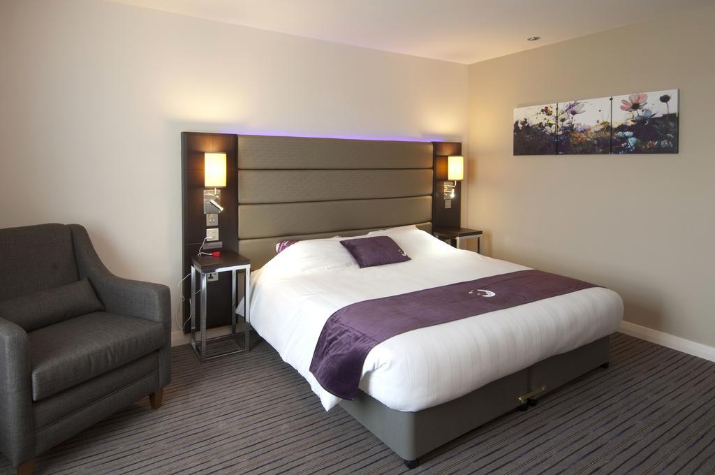 Premier Inn Харлоу Экстерьер фото