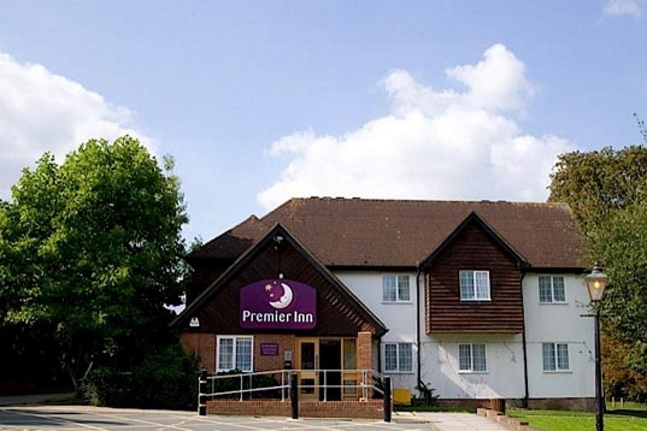 Premier Inn Харлоу Экстерьер фото