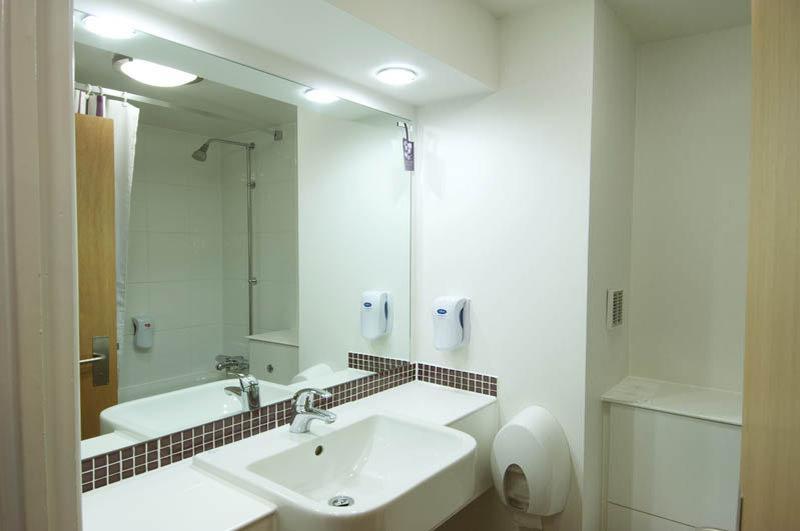 Premier Inn Харлоу Экстерьер фото