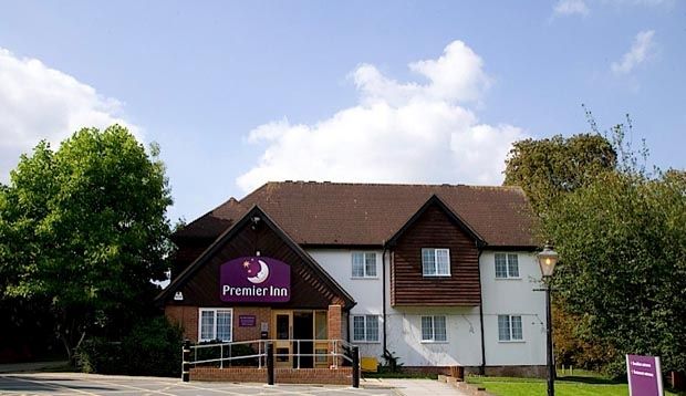 Premier Inn Харлоу Экстерьер фото