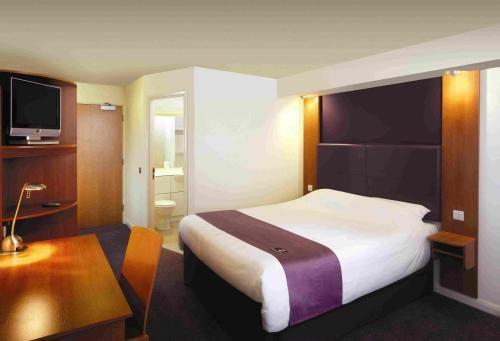 Premier Inn Харлоу Экстерьер фото